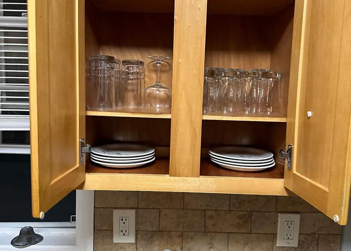 Fidelia Amethyst Room, King Bed And Twin Bed With Private Bathroom Minutes From Newark Liberty International Airport And Newark Penn Station