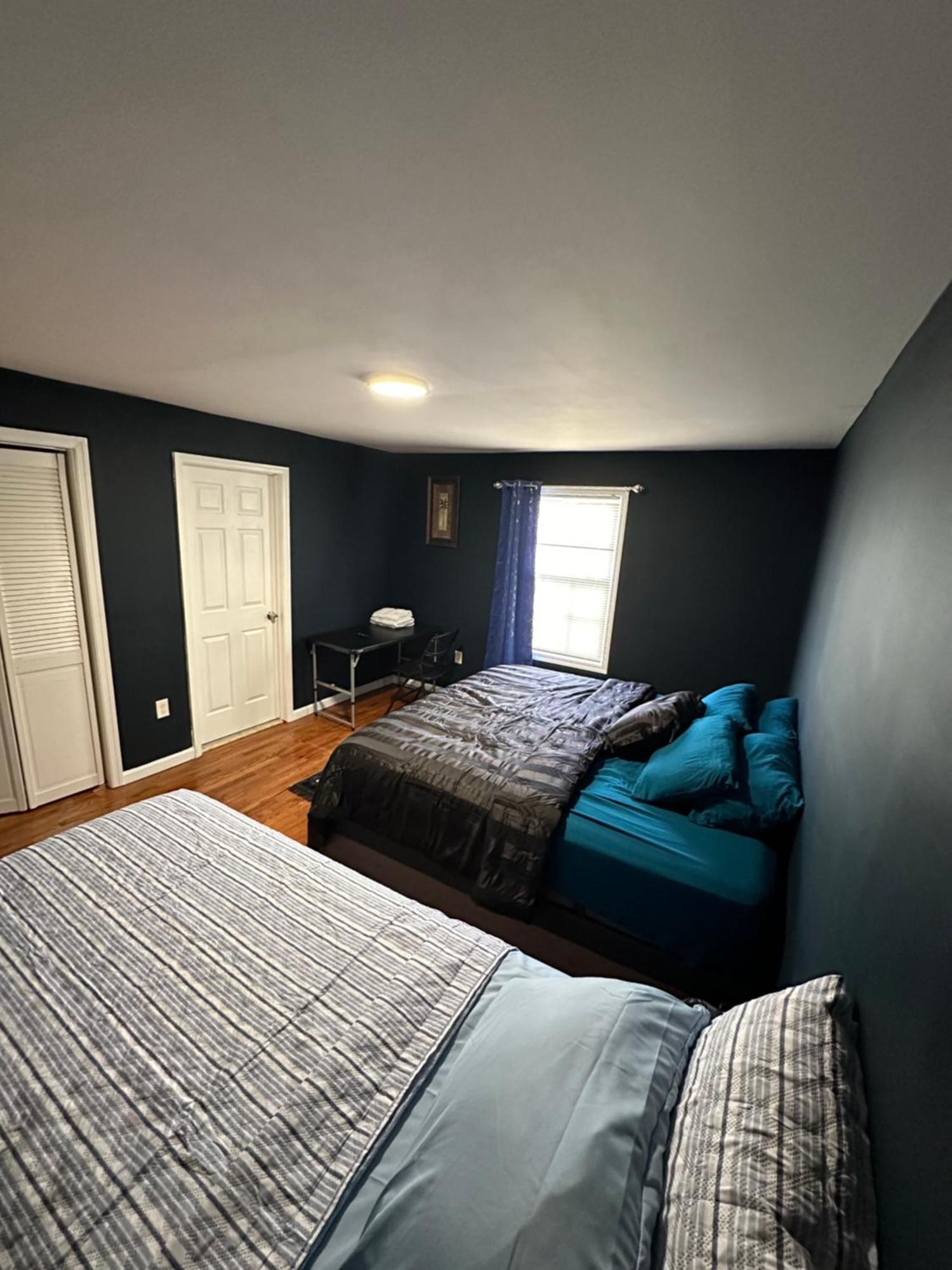 Fidelia Amethyst Room, King Bed And Twin Bed With Private Bathroom Minutes From Newark Liberty International Airport And Newark Penn Station * Irvington
