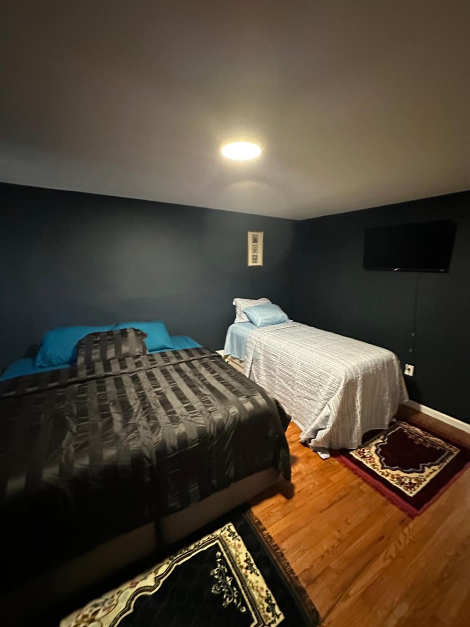 Fidelia Amethyst Room, King Bed And Twin Bed With Private Bathroom Minutes From Newark Liberty International Airport And Newark Penn Station Irvington