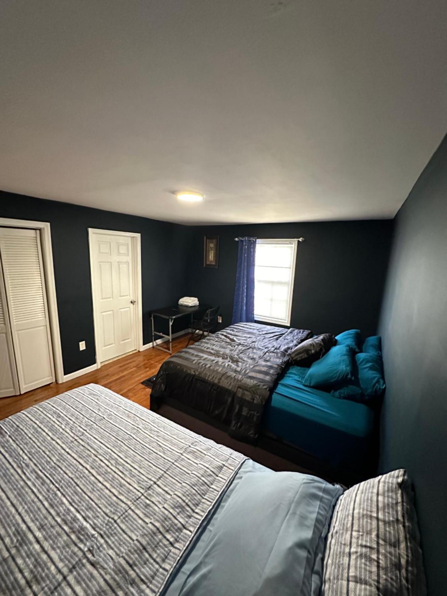 Fidelia Amethyst Room, King Bed And Twin Bed With Private Bathroom Minutes From Newark Liberty International Airport And Newark Penn Station *